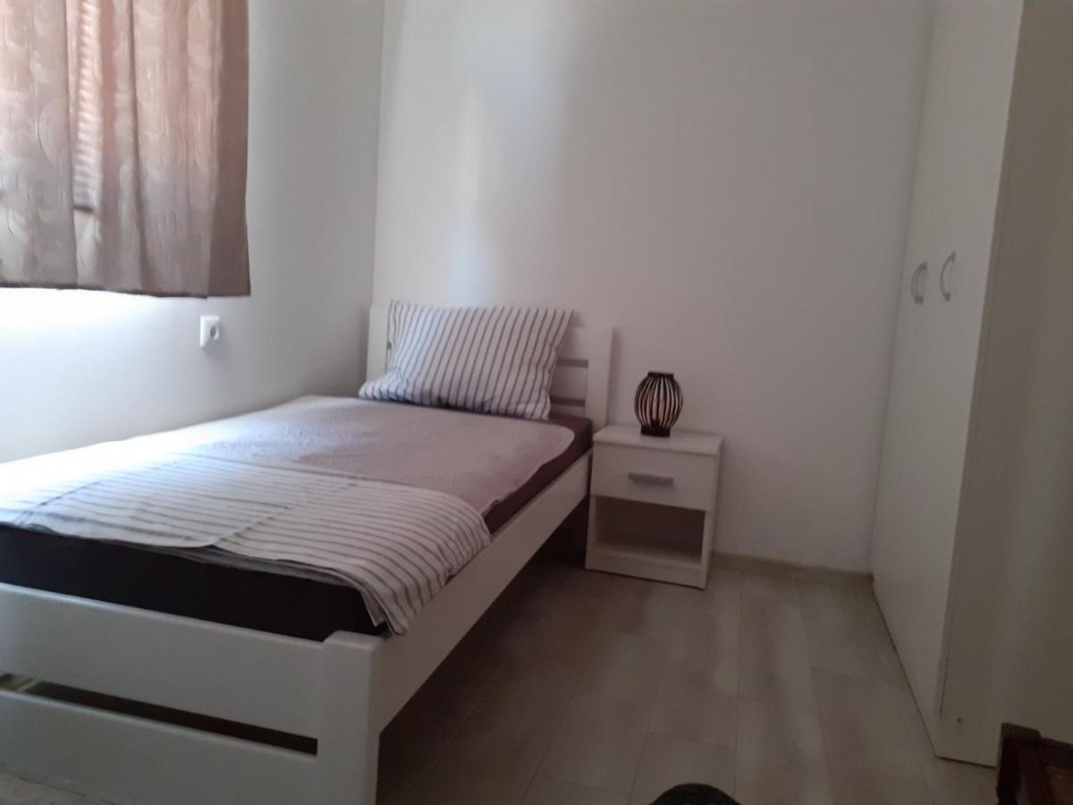 Apartmani Grumf Gornji Karin Exterior photo
