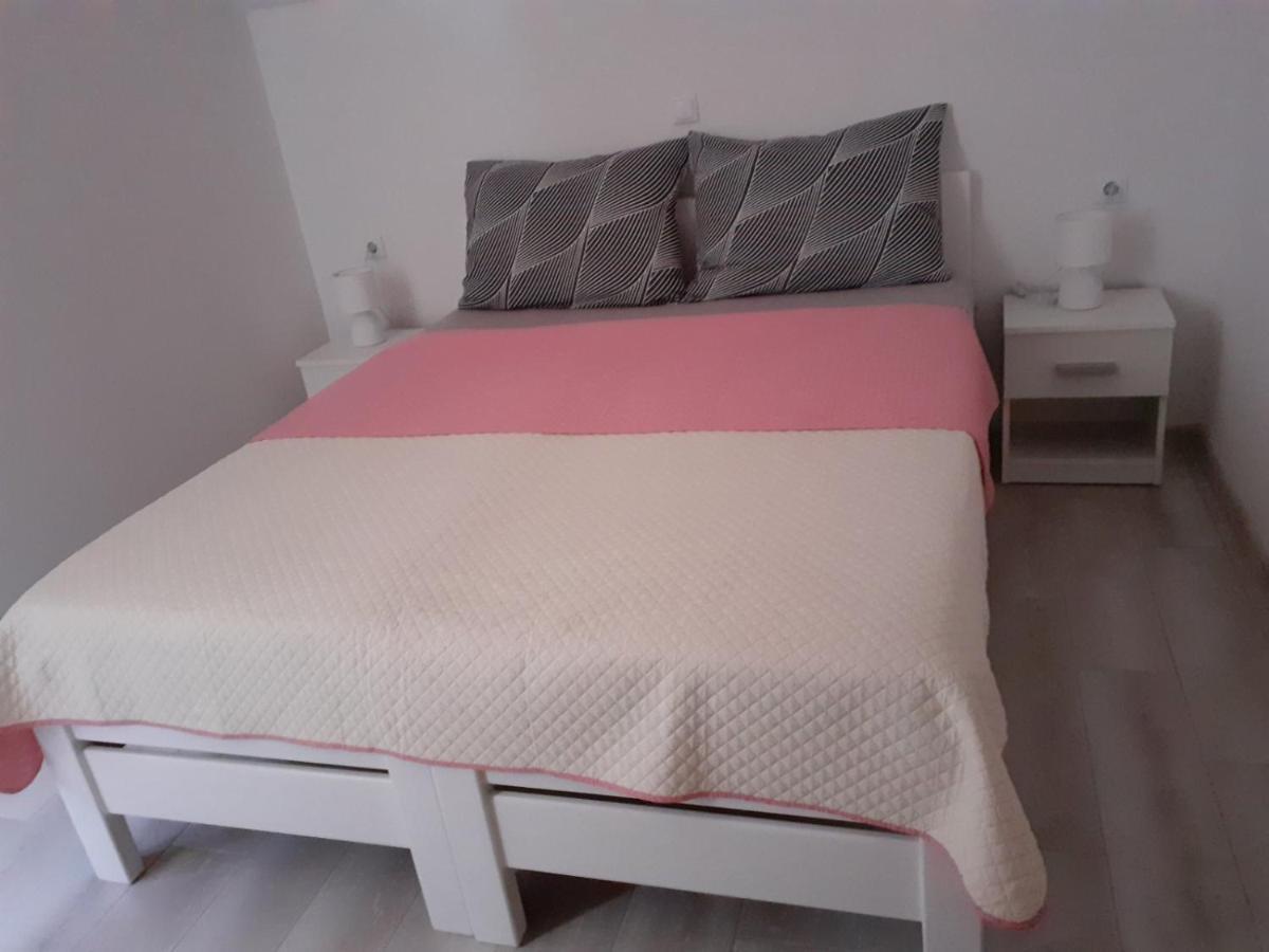 Apartmani Grumf Gornji Karin Exterior photo