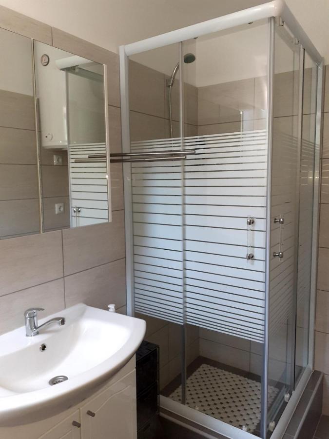 Apartmani Grumf Gornji Karin Exterior photo